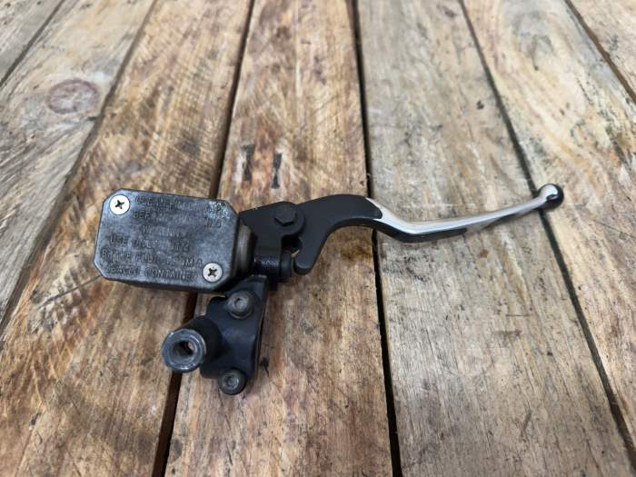 BOMBA DE FRENO DELANTERA YAMAHA XMAX 125 06-09 - QrBox.es