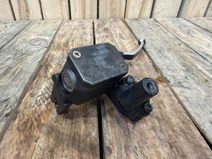 BOMBA DE FRENO DELANTERA YAMAHA XMAX 125 06-09 - QrBox.es