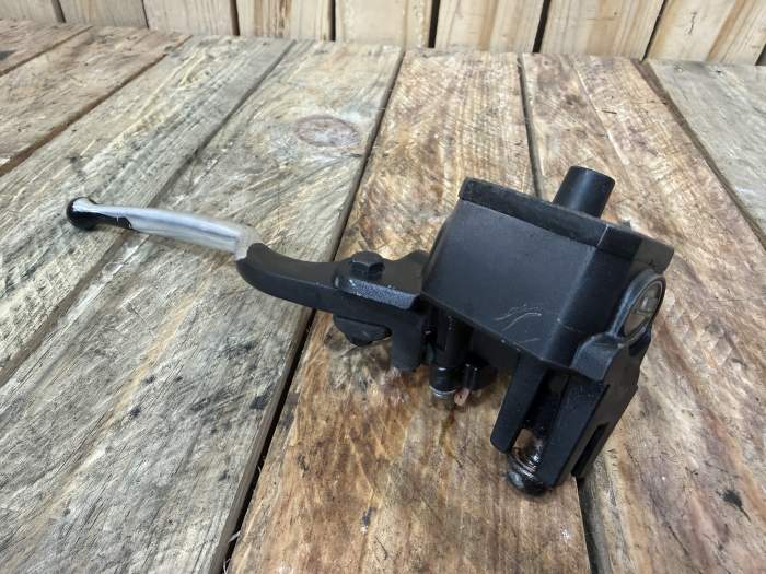 BOMBA DE FRENO DELANTERA YAMAHA XMAX 125 06-09 - QrBox.es