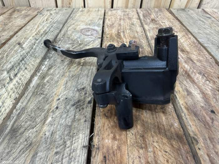 BOMBA DE FRENO DELANTERA YAMAHA XMAX 125 06-09 - QrBox.es