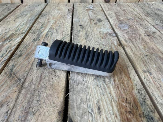 ESTRIBERA DERECHA YAMAHA XMAX 125 06-09 2 - QrBox.es