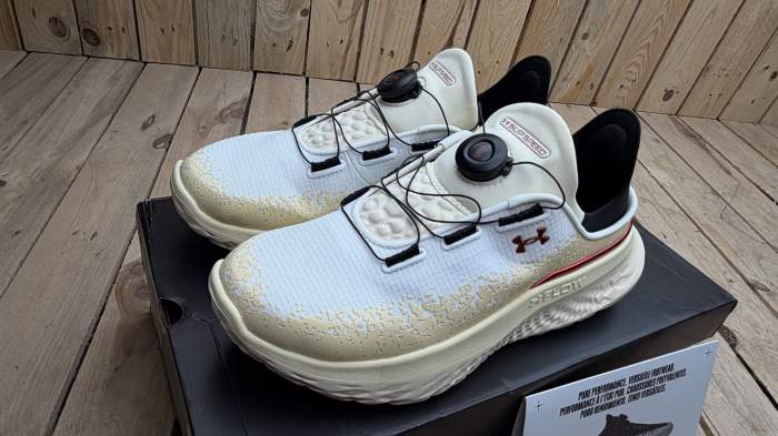 BAMBAS UNDER ARMOUR SLIPSPEED 44 - QrBox.es