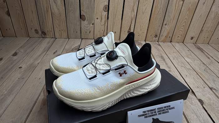 BAMBAS UNDER ARMOUR SLIPSPEED 44 - QrBox.es