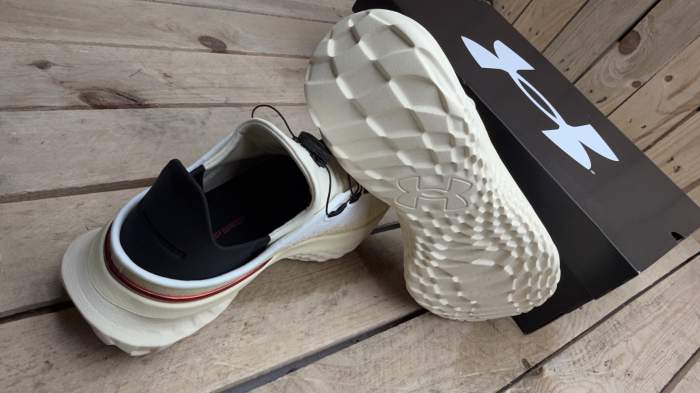 BAMBAS UNDER ARMOUR SLIPSPEED 44 - QrBox.es
