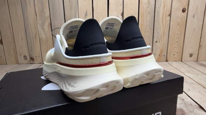 BAMBAS UNDER ARMOUR SLIPSPEED 44 - QrBox.es