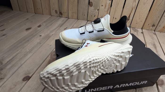 BAMBAS UNDER ARMOUR SLIPSPEED 44 - QrBox.es