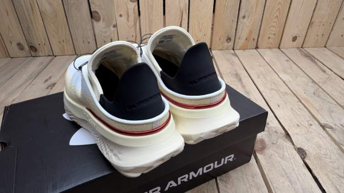BAMBAS UNDER ARMOUR SLIPSPEED 44 - QrBox.es