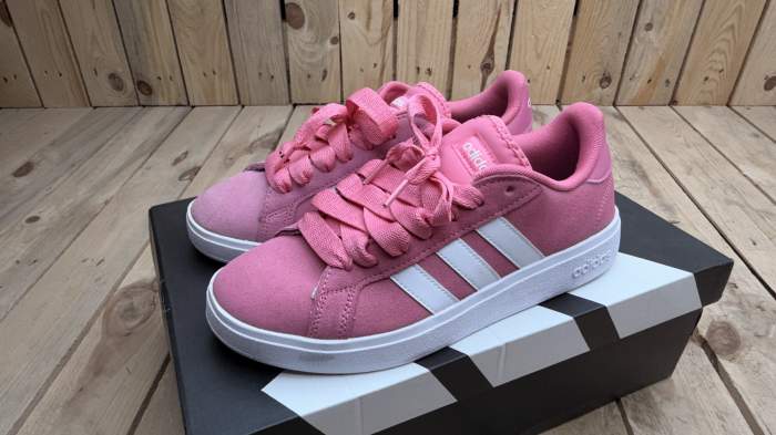 BAMBAS ADIDAS GRAND COURT BASE ROSAS TALLA 40 - QrBox.es