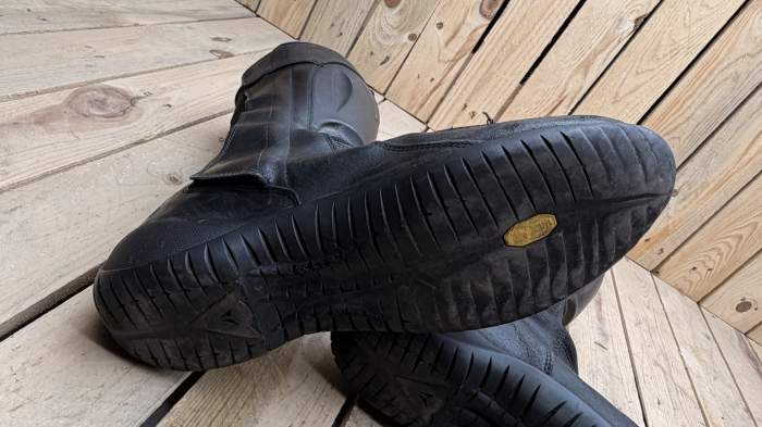 BOTAS MOTO DAINESE GORE-TEX 45 - QrBox.es