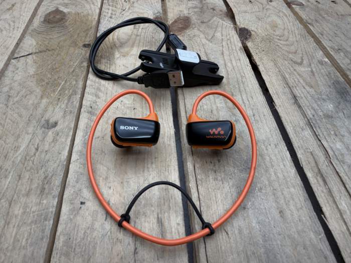 AURICULARES SONY WALKMAN NARANJA - QrBox.es