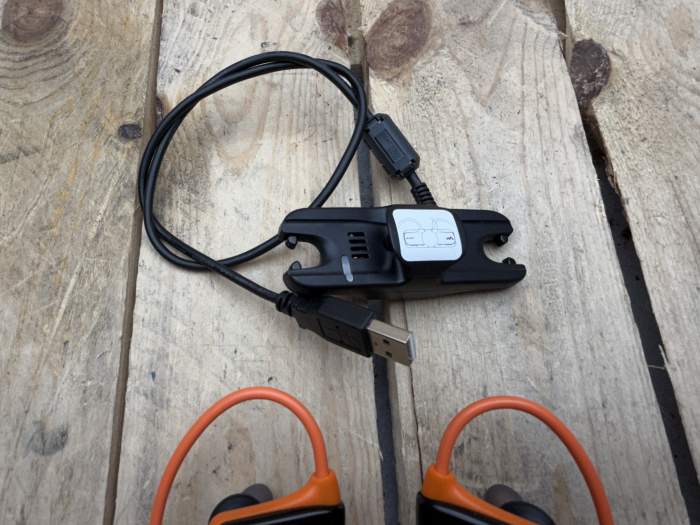 AURICULARES SONY WALKMAN NARANJA - QrBox.es