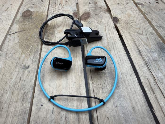 AURICULARES WALKMAN AZULES - QrBox.es