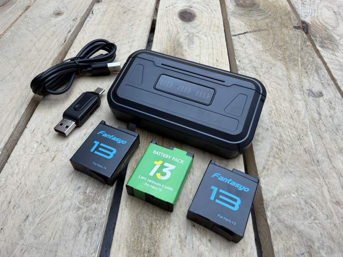 CARGADOR GOPRO 13 + 3 BATERIAS - QrBox.es