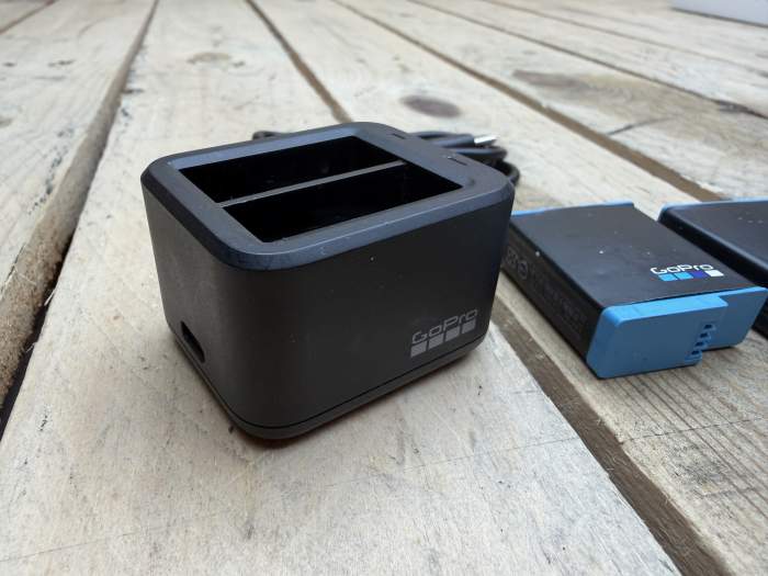 CARGADOR GOPRO 8-12 + 2 BATERIAS - QrBox.es
