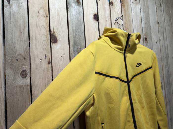 SUDADERA NIKE TECH AMARILLA XL - QrBox.es