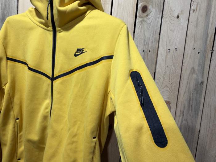 SUDADERA NIKE TECH AMARILLA XL - QrBox.es