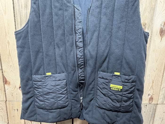 CHALECO ADIDAS NEGRO L - QrBox.es