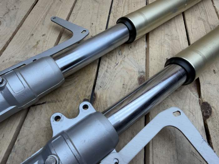HORQUILLAS DELANTERAS APRILIA FUTURA AF1 - QrBox.es