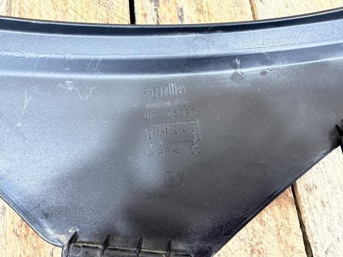 TAPA DERECHA APRILIA ATLANTIC 125 06-08