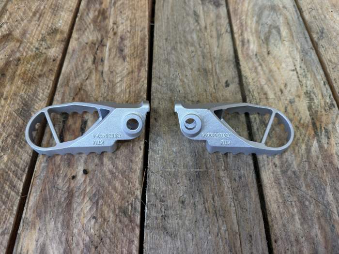 ESTRIBERAS ORIGINALES KTM