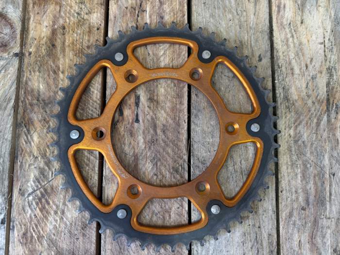 CORONA TRASERA DE ACERO KTM NARANJA Z50