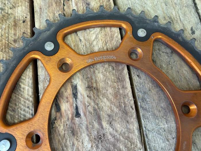 CORONA TRASERA DE ACERO KTM NARANJA Z50