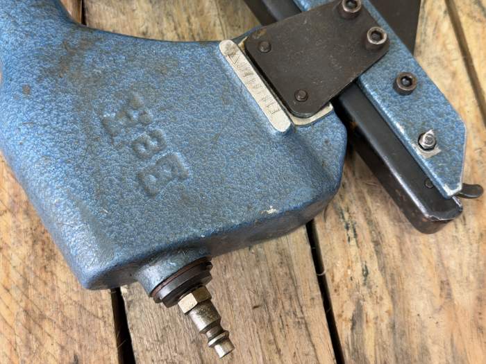 CLAVADORA NEUMATICA BEA - QrBox.es