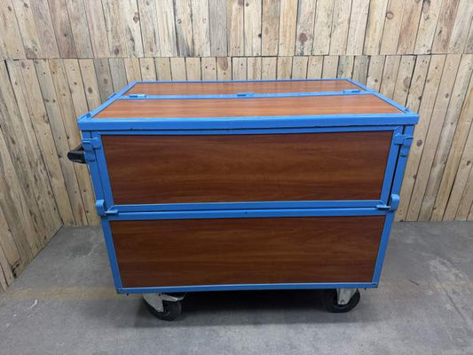 BOX CON RUEDAS Y TAPA 135X85X110CM