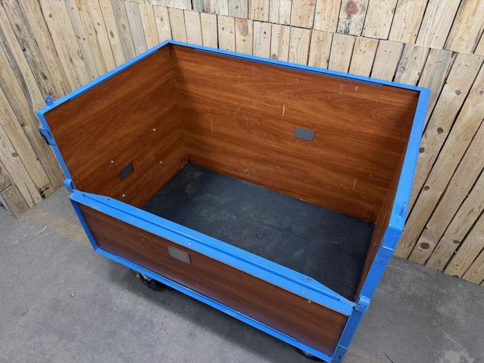 BOX CON RUEDAS 135X85X110CM