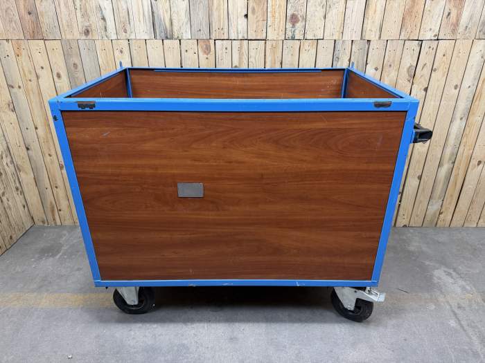 BOX CON RUEDAS 135X85X110CM