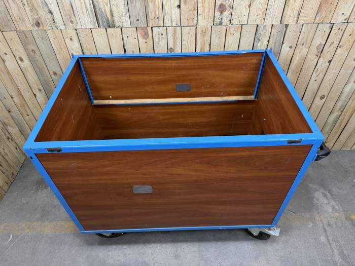 BOX CON RUEDAS 135X85X110CM