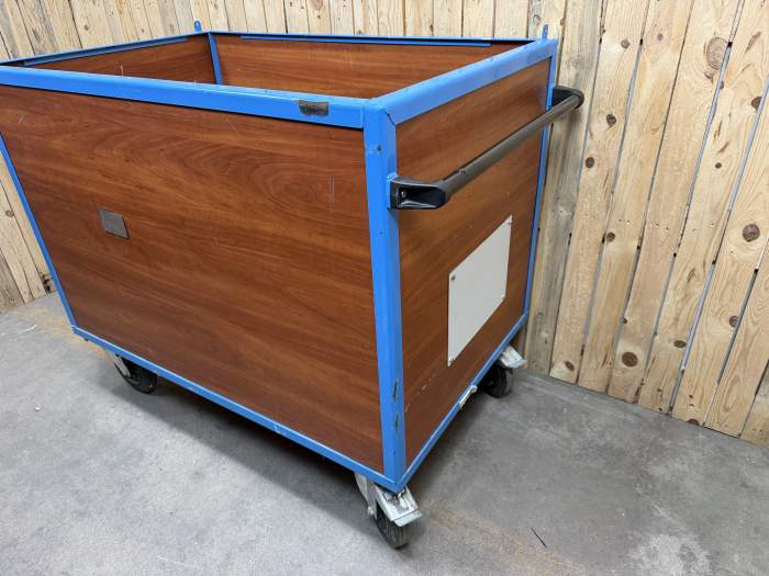 BOX CON RUEDAS 135X85X110CM