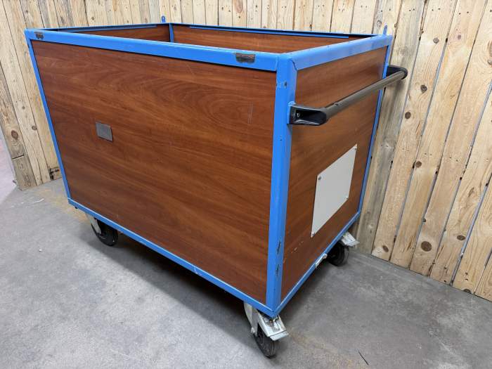 BOX CON RUEDAS 135X85X110CM