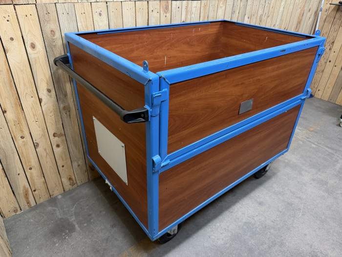 BOX CON RUEDAS 135X85X110CM