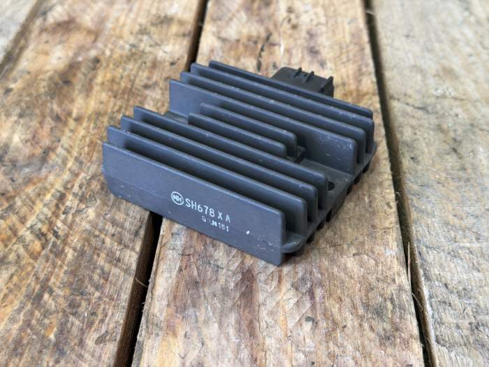 REGULADOR DE VOLTAJE KAWASAKI ER-6N 09-11 - QrBox.es