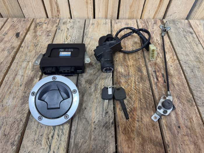 KIT CERRADURAS KAWASAKI ER-6N 09-11 - QrBox.es