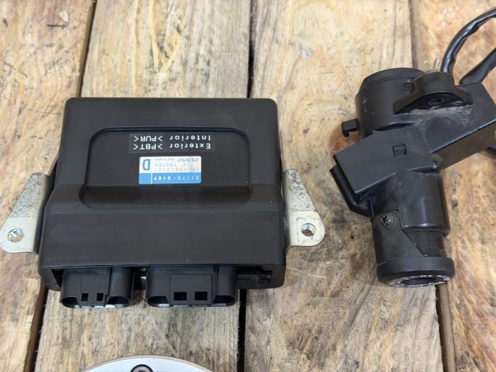 KIT CERRADURAS KAWASAKI ER-6N 09-11 - QrBox.es