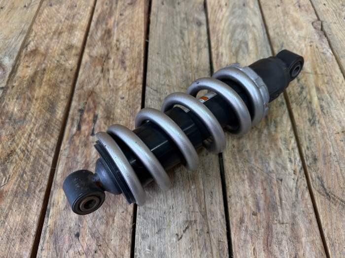 AMORTIGUADOR TRASERO KAWASAKI ER-6N 09-11 - QrBox.es