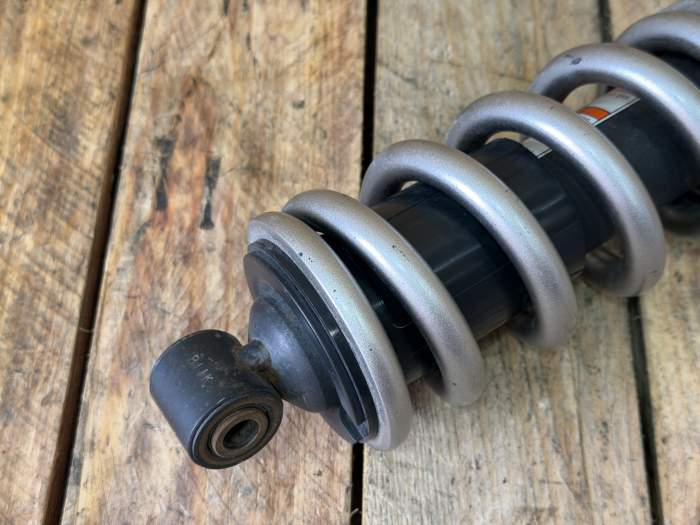 AMORTIGUADOR TRASERO KAWASAKI ER-6N 09-11 - QrBox.es