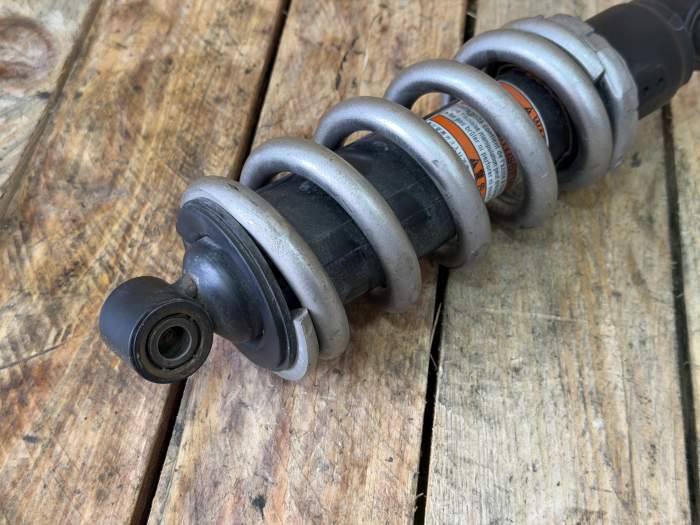AMORTIGUADOR TRASERO KAWASAKI ER-6N 09-11 - QrBox.es