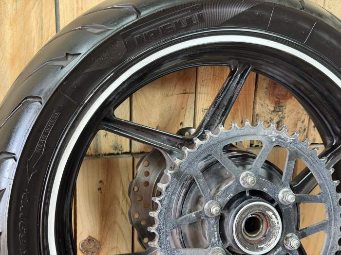 RUEDA TRASERA KAWASAKI ER-6N 09-11 - QrBox.es