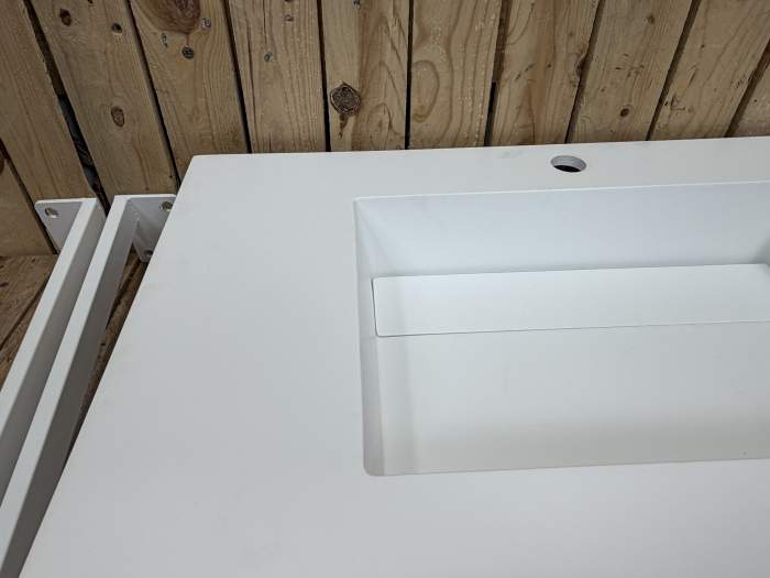 PICA FLOTANTE BLANCA CON SOPORTE 81X45,5X12