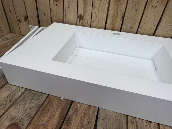 PICA FLOTANTE BLANCA CON SOPORTE 81X45,5X12