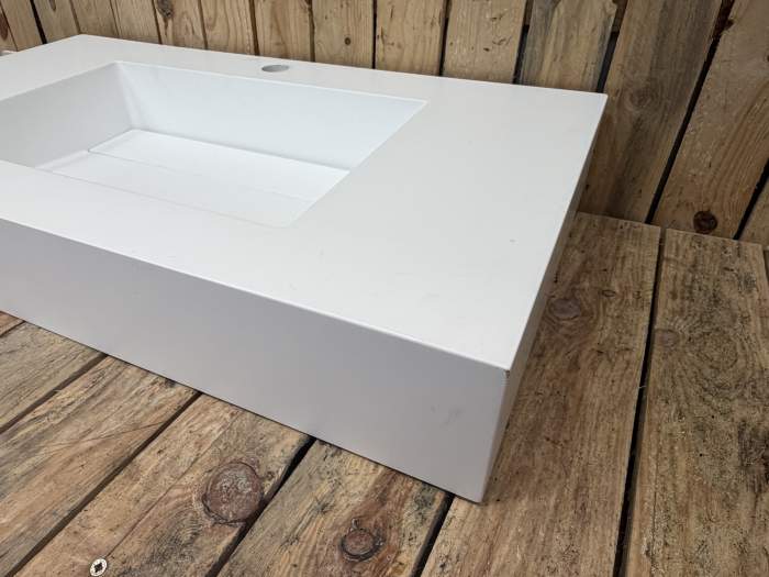 PICA FLOTANTE BLANCA CON SOPORTE 81X45,5X12