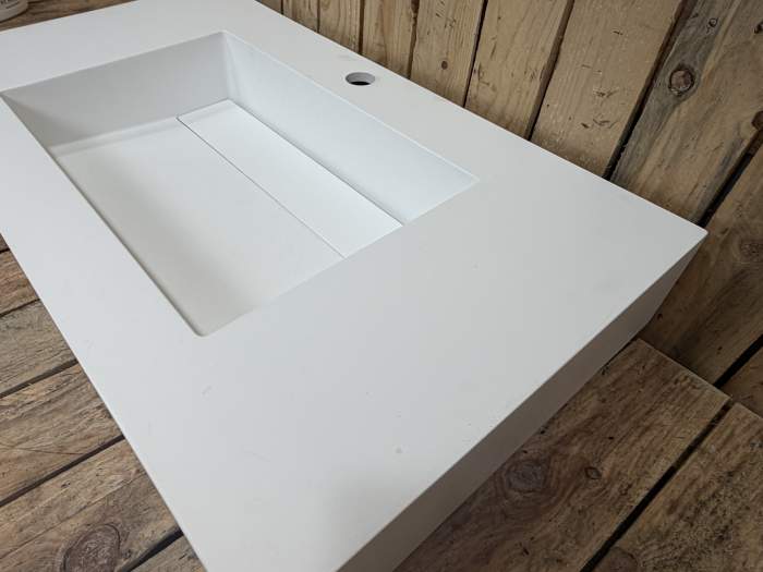 PICA FLOTANTE BLANCA CON SOPORTE 81X45,5X12