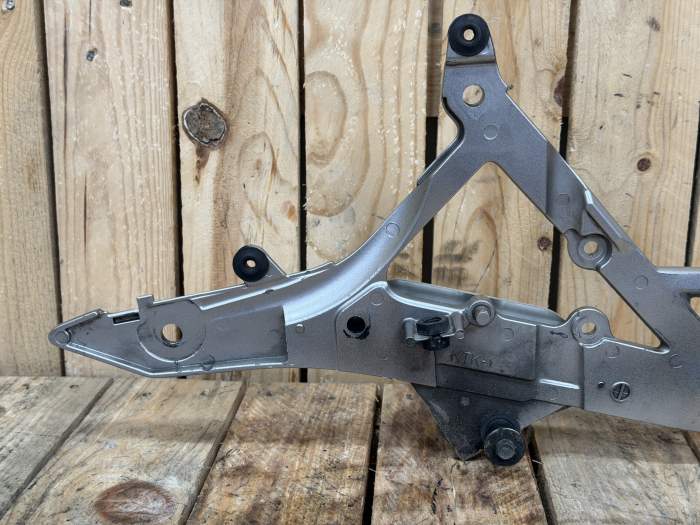 SOPORTE DERECHO CON ESTRIBERAS KAWASAKI ER-6N 09-11