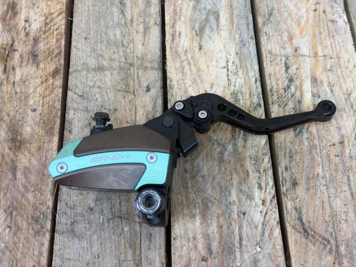 BOMBA DE FRENO DELANTERA KAWASAKI ER-6N 09-11
