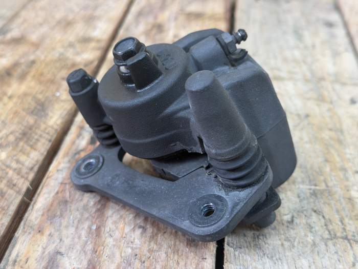 PINZA DE FRENO TRASERA KAWASAKI ER-6N 09-11