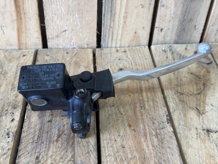 BOMBA FRENO DELANTERO SUZUKI BURGMAN 400 07-17