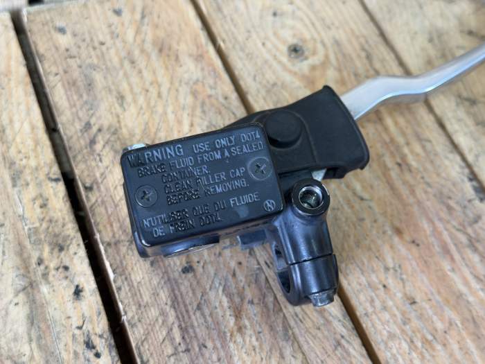 BOMBA FRENO DELANTERO SUZUKI BURGMAN 400 07-17